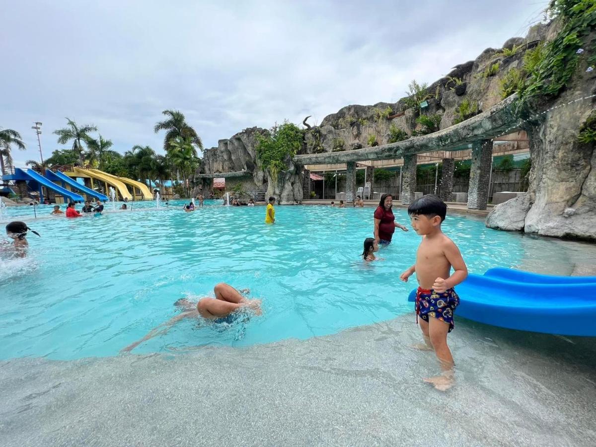 Beach Resorts Walking Distance To The Town House Davao City Εξωτερικό φωτογραφία